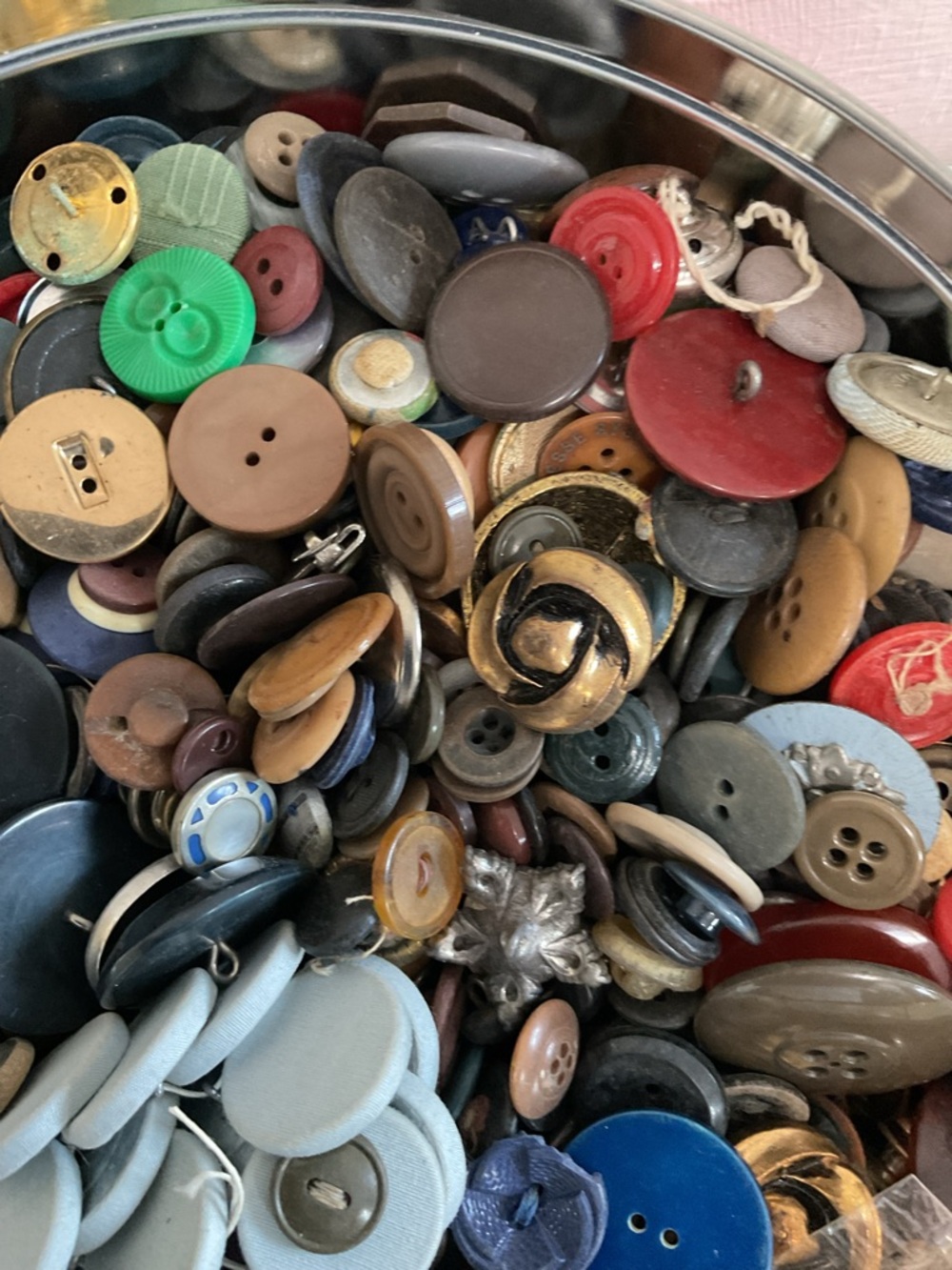Mixed Sewing Buttons in Tin - Multicolor Craft Supply 3 Pounds - Picture 3 of 7